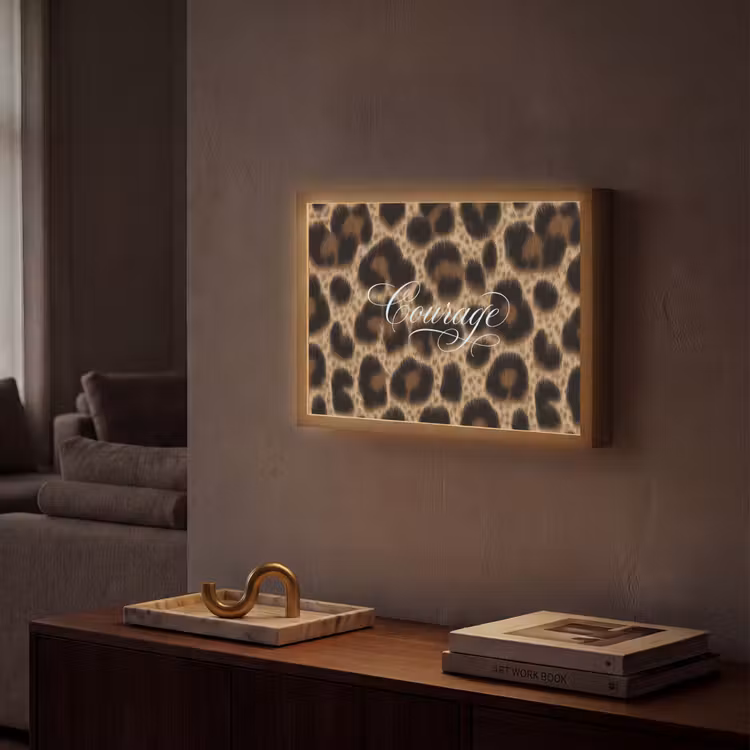 Luipaardprint - Bruin - Courage - Sierlijk Light Box met batterij (Wandlamp) middel -sfeer1