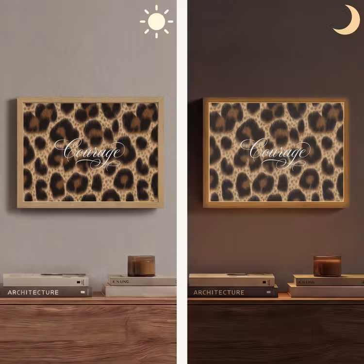 Luipaardprint - Bruin - Courage - Sierlijk Light Box met batterij (Wandlamp) middel -sfeer3