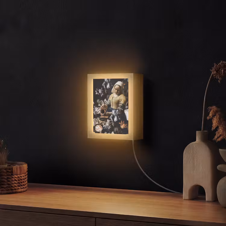 Melkmeisje - Johannes Vermeer - Bloemen - Blauw Light Box met kabel (Wandlamp) klein -sfeer1