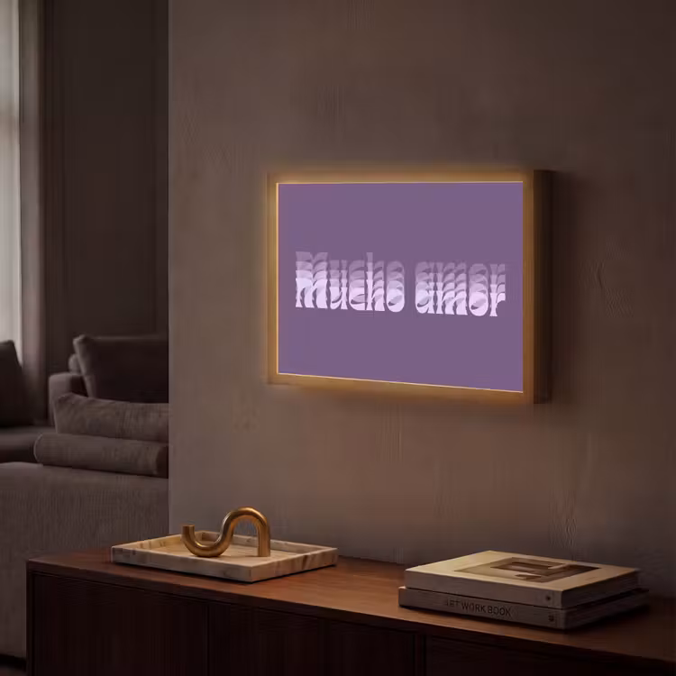 Mucho amor - Paars - Grafisch Light Box met batterij (Wandlamp) middel -sfeer1