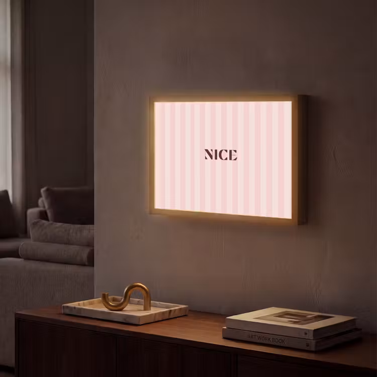 Nice - Strepen - Roze Light Box met batterij (Wandlamp) middel -sfeer1