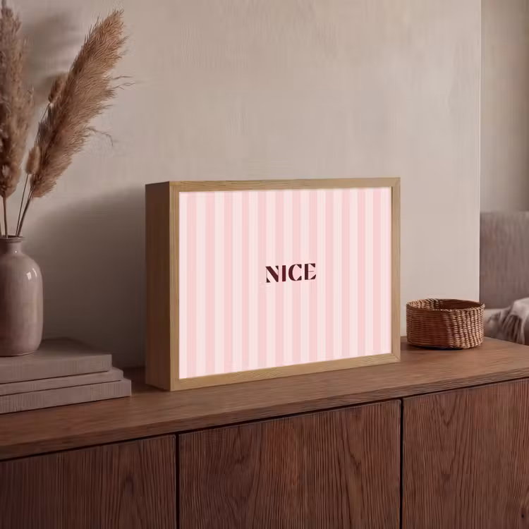 Nice - Strepen - Roze Light Box met batterij (Wandlamp) middel -sfeer2