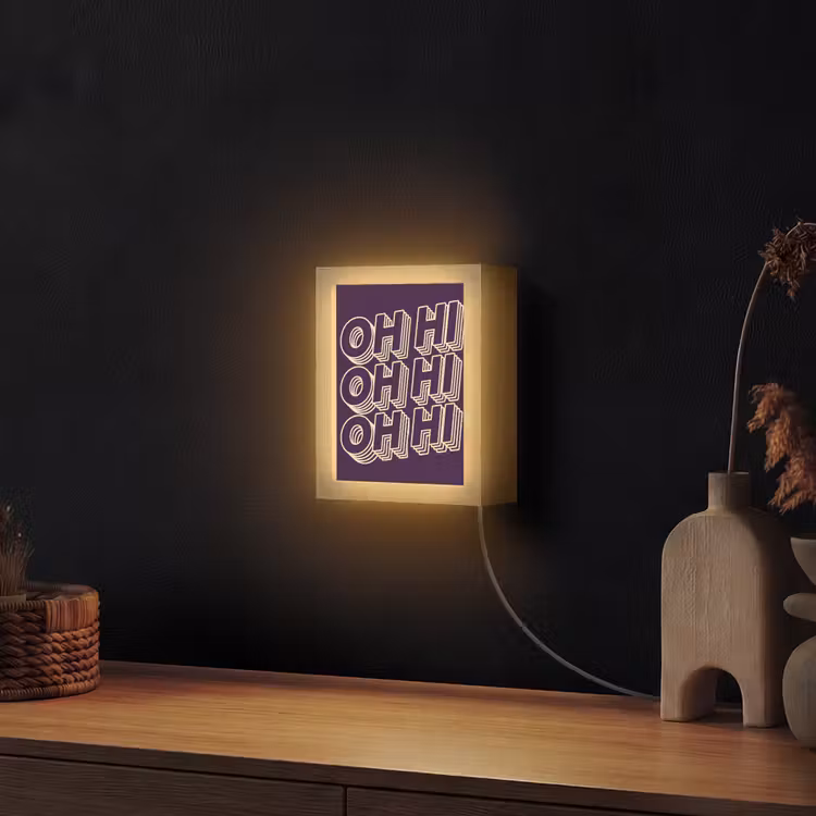 Oh hi - Paars - 3D Light Box met kabel (Wandlamp) klein -sfeer1