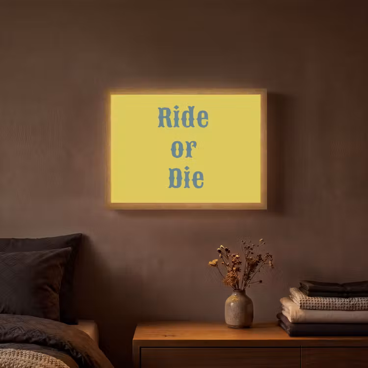 Ride or die - Geel - Blauw Light Box met batterij (Wandlamp) middel -sfeer4
