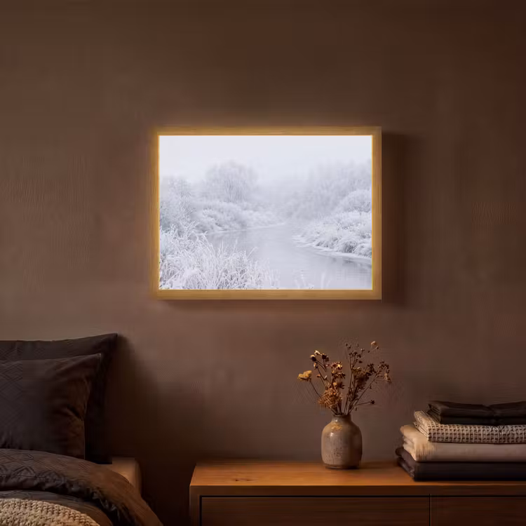 Rivier - Sneeuw - Bos - Winter - Schilderachtig Light Box met batterij (Wandlamp) middel -sfeer4