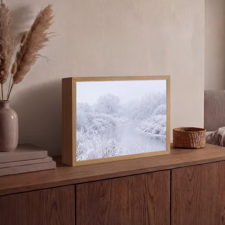 Rivier - Sneeuw - Bos - Winter - Schilderachtig Light Box met batterij (Wandlamp) middel -sfeer2