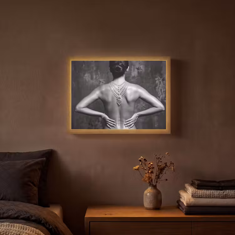 Rug - Ketting - Portret - Zwart - Wit - Glamour Light Box met batterij (Wandlamp) middel -sfeer4