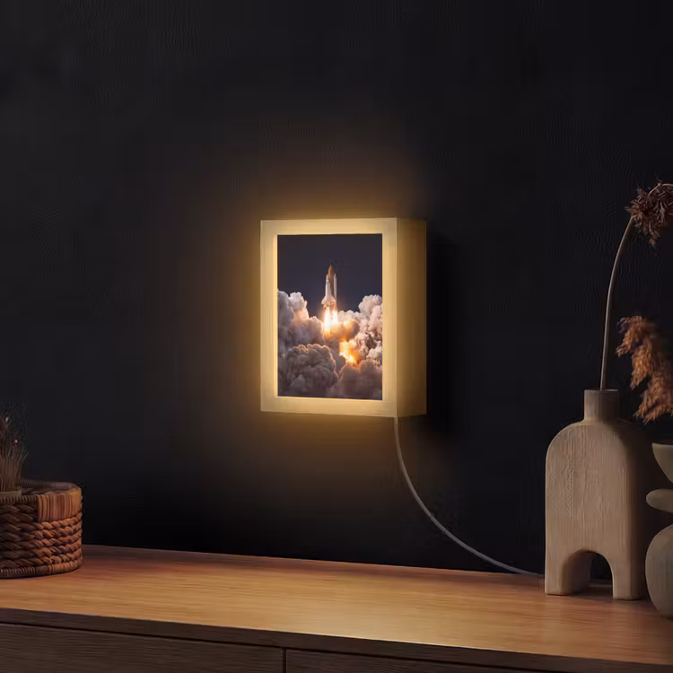 Lightbox - Wandlamp - Ruimtevaartuig - Lancering - Sterren - Ruimtevaartuig - Lancering - Sterren Light Box met kabel (Wandlamp) klein