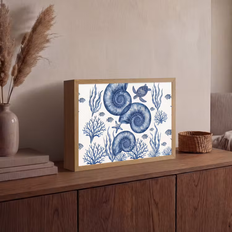 Schelp - Spiraal - Zeeleven - Aquarel - Blauw Light Box met batterij (Wandlamp) middel -sfeer2