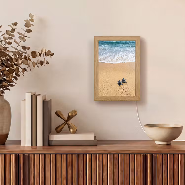 Schildpad - Jong - Strand - Oceaan - Blauw Light Box met kabel (Wandlamp) klein -sfeer2