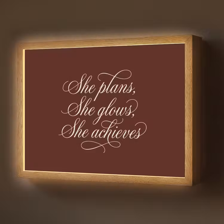 She plans she glows she achieves - Rood - Cursief Light Box met batterij (Wandlamp) middel -z3d_website