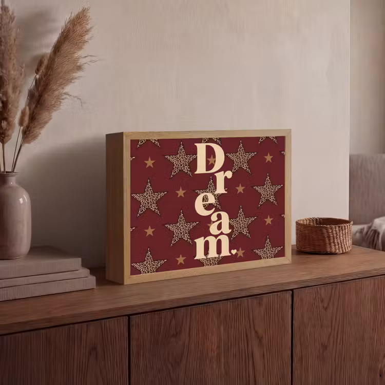 Sterren - Luipaardprint - Dream - Bordeaux Light Box met batterij (Wandlamp) middel -sfeer2