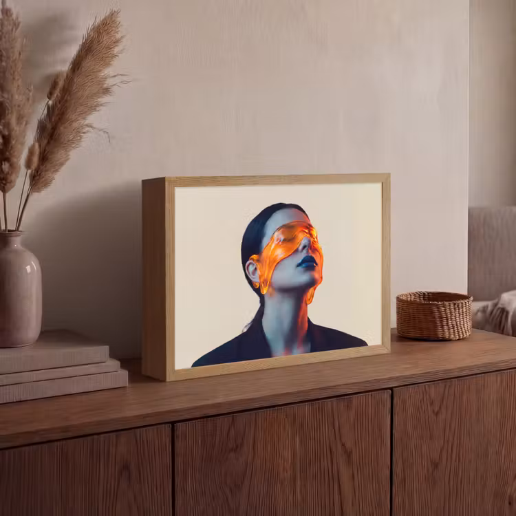 Vrouw - Oranje - Abstract - Modern - Kleurrijk Light Box met batterij (Wandlamp) middel -sfeer2
