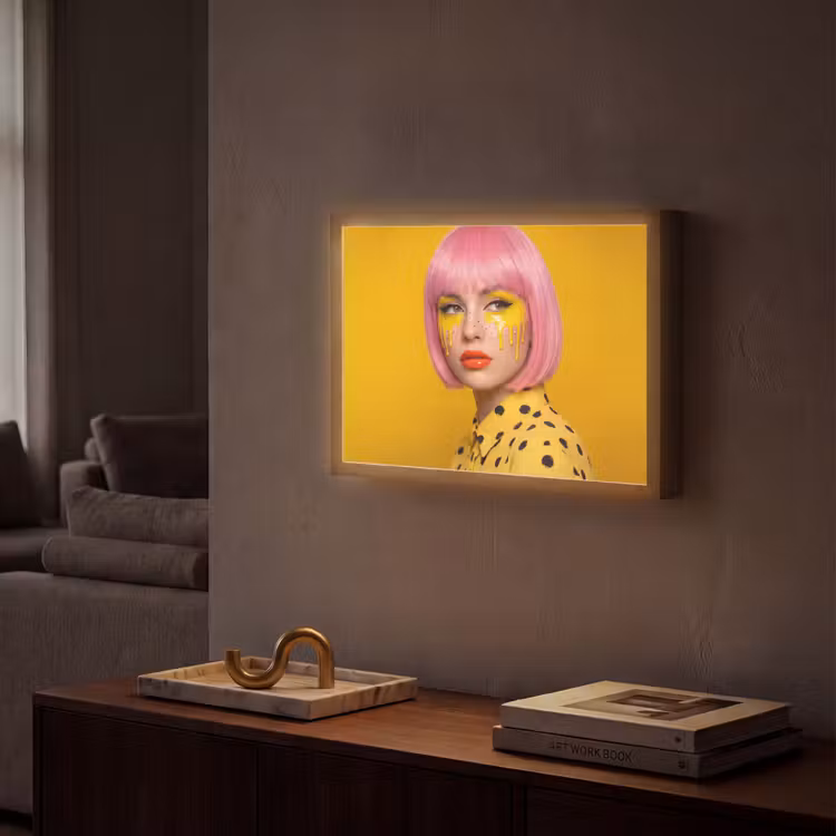 Vrouw - Portret - Abstract - Kleurrijk - Geel Light Box met batterij (Wandlamp) middel -sfeer1