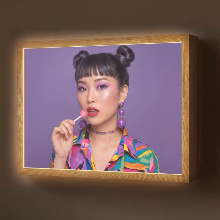 Vrouw - Portret - Make-up - Paars - Levendig Light Box met batterij (Wandlamp) middel -z3d_website