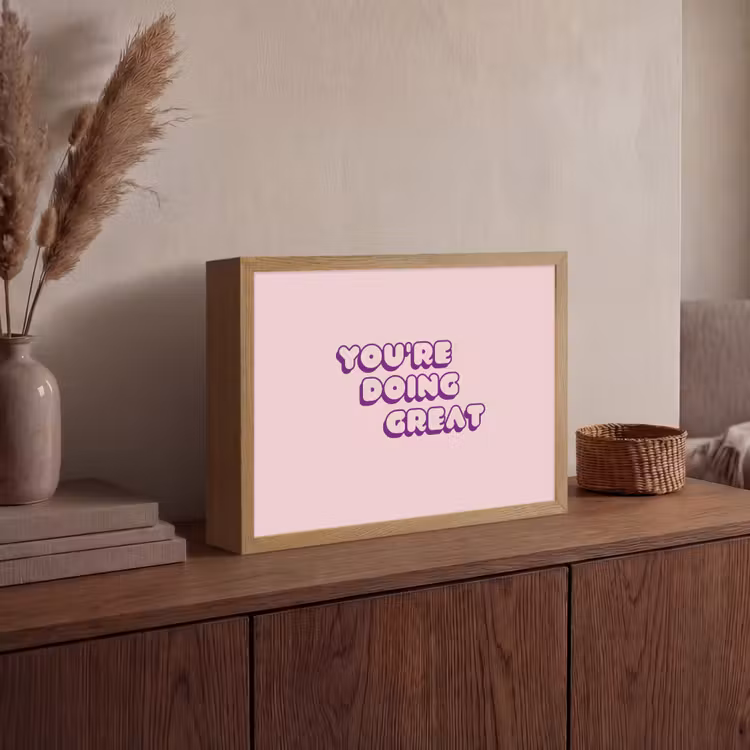 You're doing great - Roze - Bubble letters Light Box met batterij (Wandlamp) middel -sfeer2