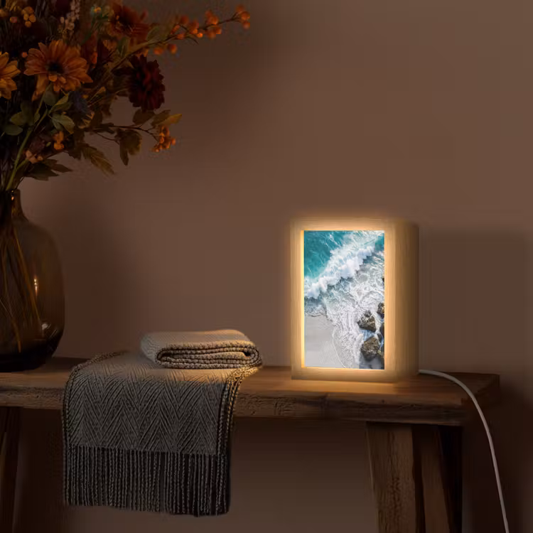 Zee - Golf - Strand - Natuur - Blauw Light Box met kabel (Wandlamp) klein -sfeer4