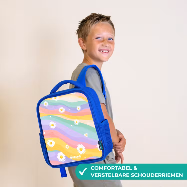 Madeliefjes op regenboogachtergrond Kinderrugzak - Blauw middel -sfeer3_NL