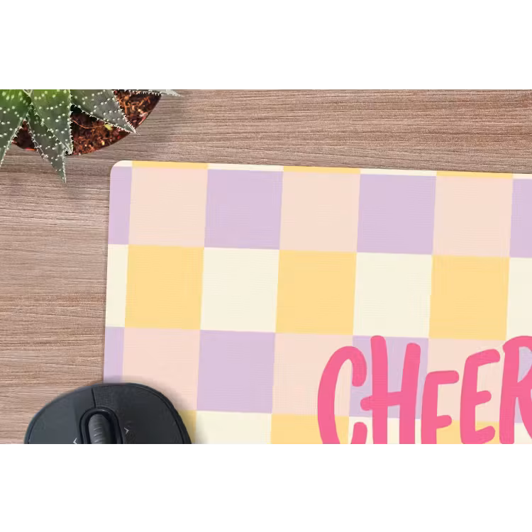 Cheers Chica - Ruitjes - Lila - Geel muismat rubber klein -closeup