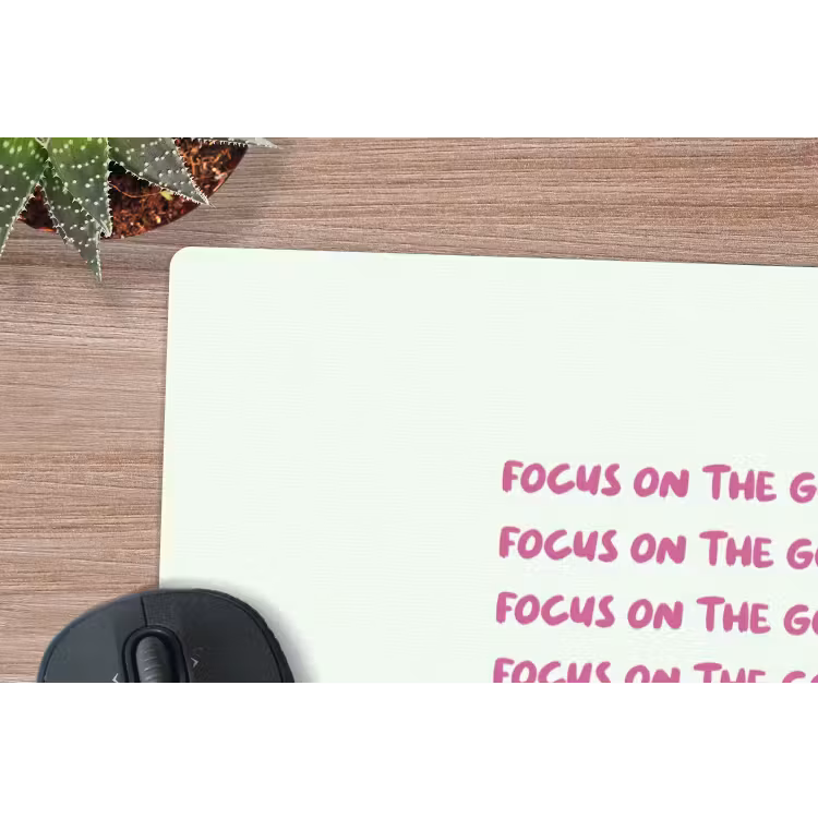 Focus on the good - Roze muismat rubber klein -closeup