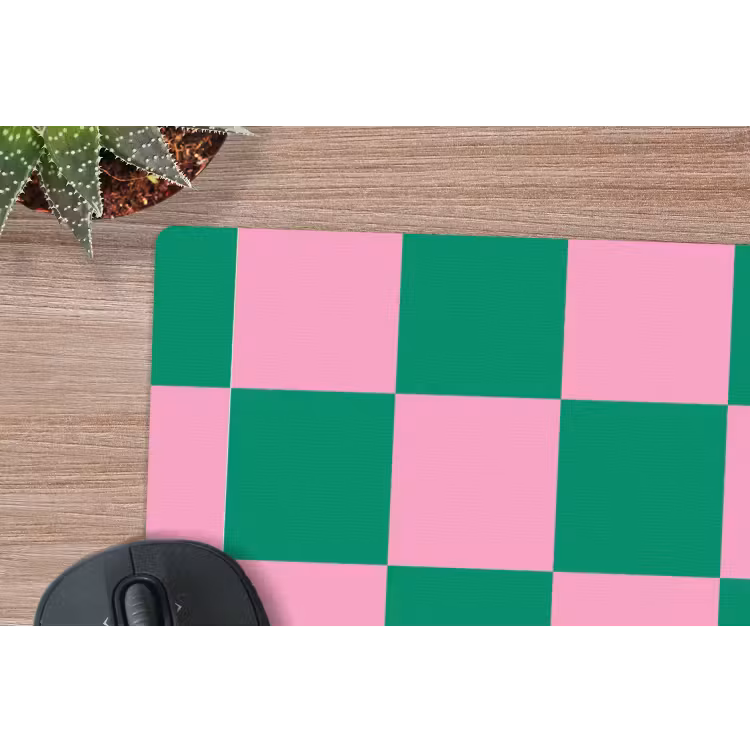 Schaakbord patroon - Groen - Roze - Blokjes muismat rubber klein -closeup