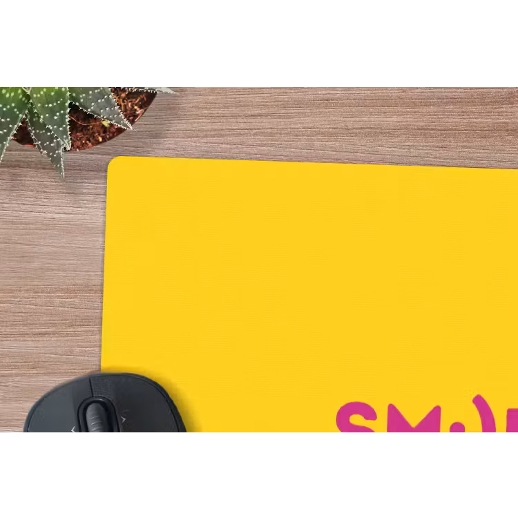 Smile - Roze - Geel muismat rubber klein -closeup