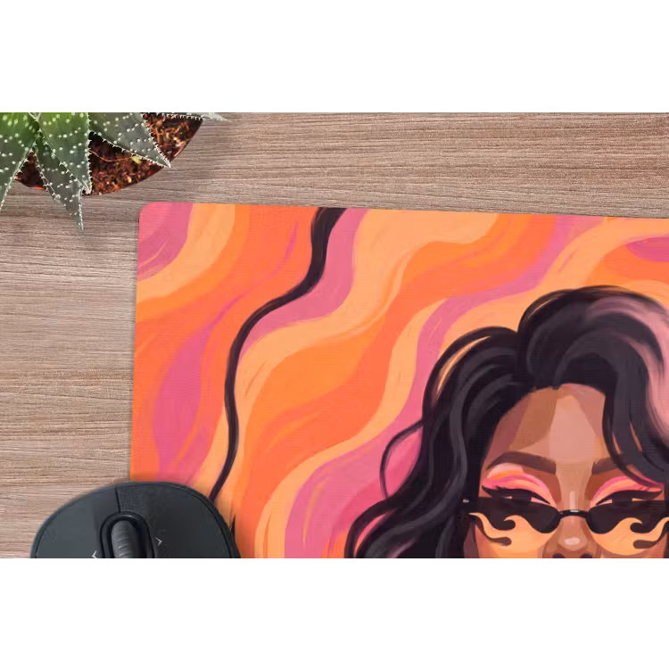 Vrouw - Zonnebril - Modern - Portret - Oranje muismat rubber klein -closeup