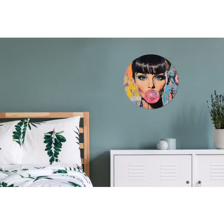 Kauwgom - Vrouw - Penseelstreken - Modern Wandcirkel aluminium klein -slaapkamer