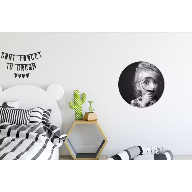 Kind - Vergrootglas - Portret - Zwart-wit Wandcirkel aluminium klein -kinderkamer