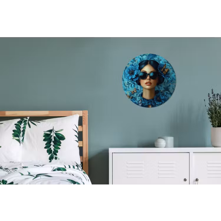 Vrouw - Bloemen - Vlinders - Blauw - Abstract Wandcirkel aluminium klein -slaapkamer