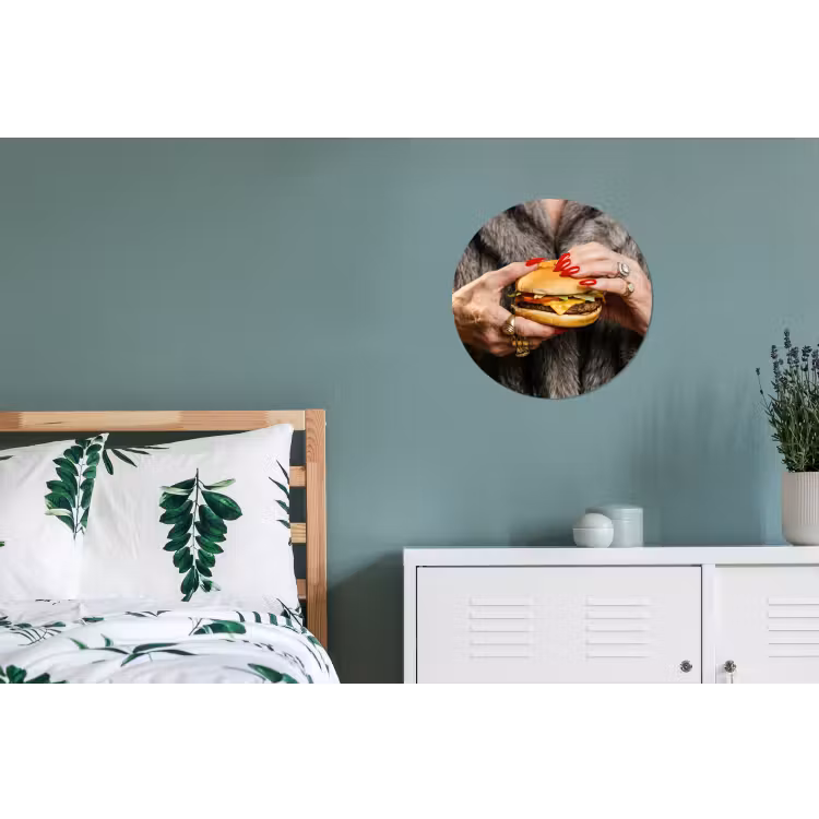 Vrouw - Hamburger - Bontjas Wandcirkel aluminium klein -slaapkamer