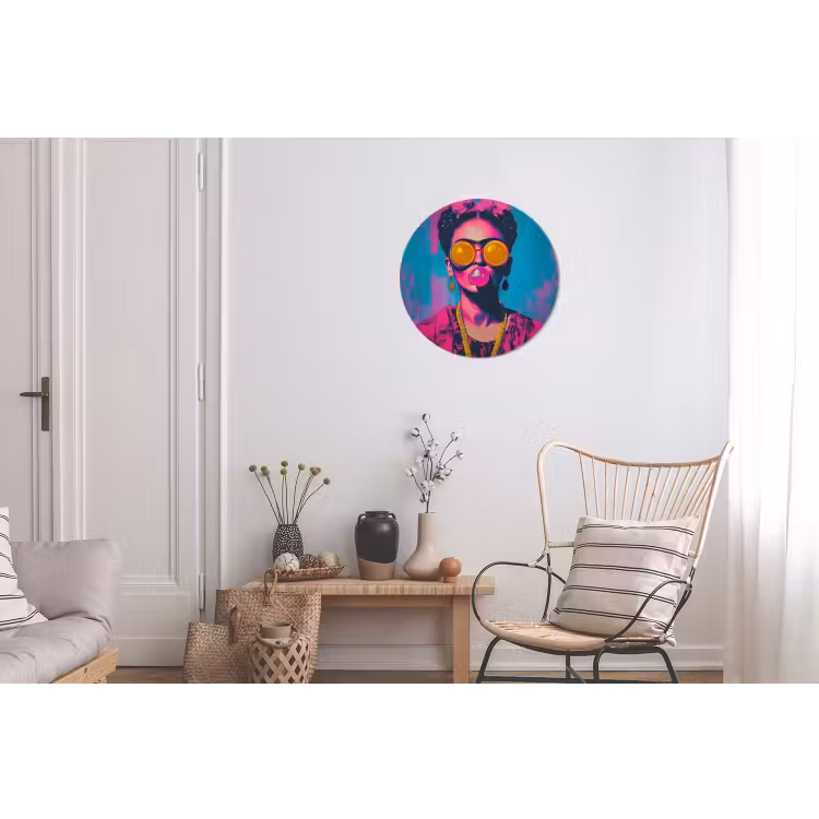 Vrouw - Kauwgom - Zonnebril - Oranje Wandcirkel aluminium klein -woonkamer