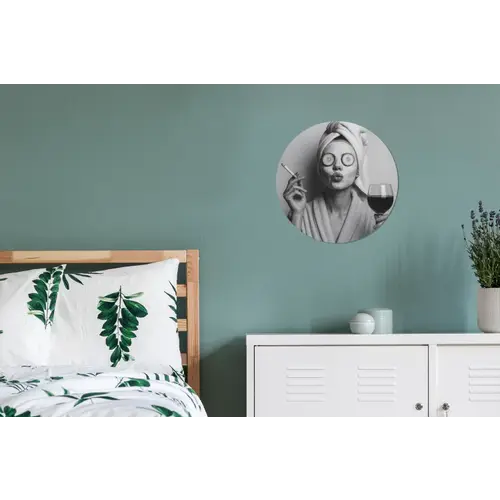 Vrouw - Masker - Wijn - Sigaret Wandcirkel aluminium klein -slaapkamer