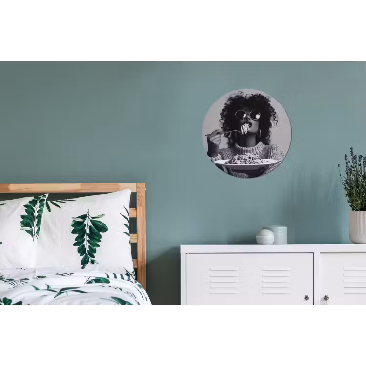Vrouw - Pasta - Zwart - Wit Wandcirkel aluminium klein -slaapkamer