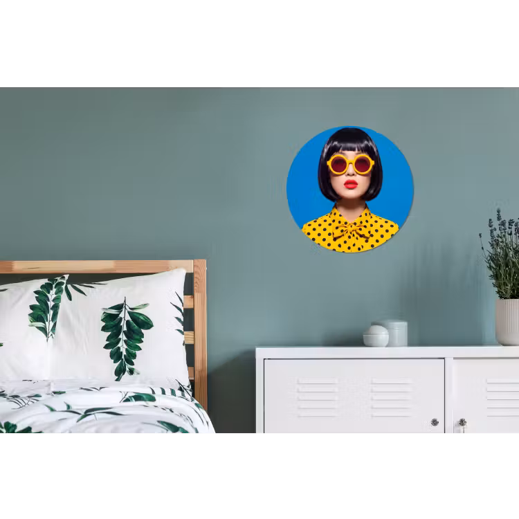Vrouw - Zonnebril - Pop Art - Portret - Geel Wandcirkel aluminium klein -slaapkamer