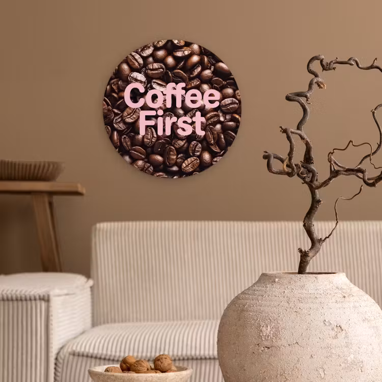 Coffee First - Koffiebonen - Roze Wandcirkel kunststof plaat 5mm dik klein -sfeer1