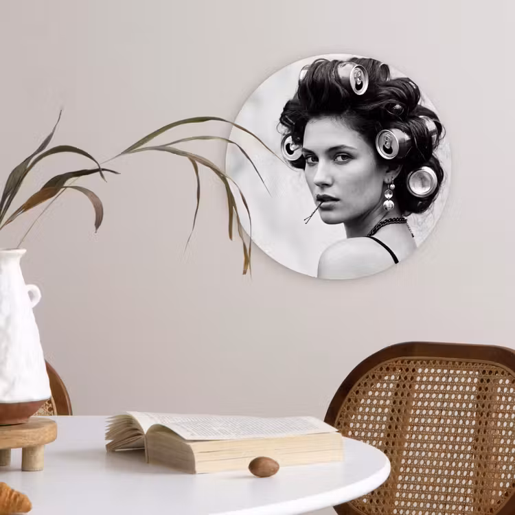 Edgy - Vrouw - Zwart - Wit Wandcirkel kunststof plaat 5mm dik klein -sfeer4