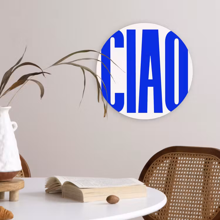 Ciao - Hoofdletters - Blauw - Minimalistisch Wandcirkel plexiglas klein -sfeer4