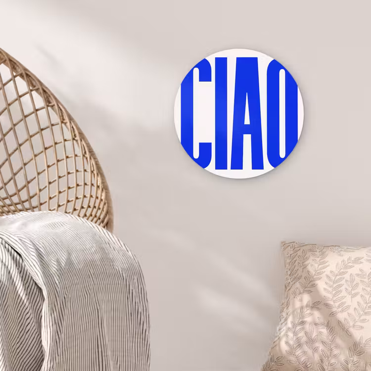 Ciao - Hoofdletters - Blauw - Minimalistisch Wandcirkel plexiglas klein -sfeer5