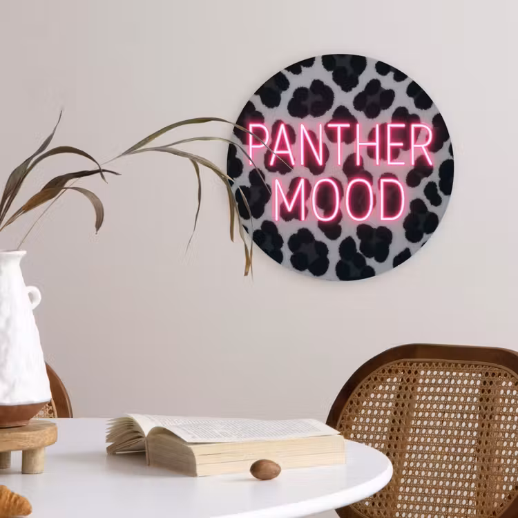 Panterprint - Zwart - Neonletters - Roze Wandcirkel plexiglas klein -sfeer4