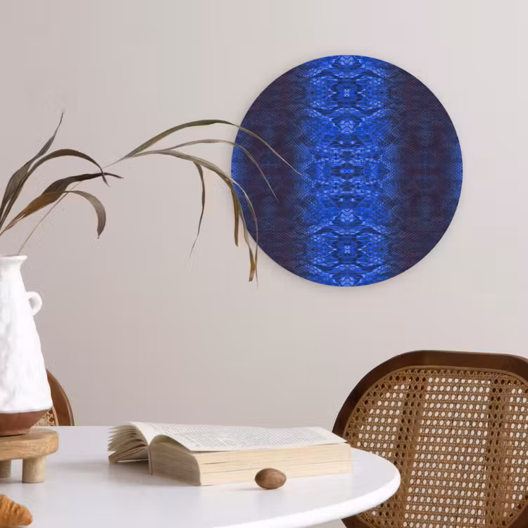 Slang - Boa - Blauw - Rood Wandcirkel plexiglas klein 852 -sfeer4