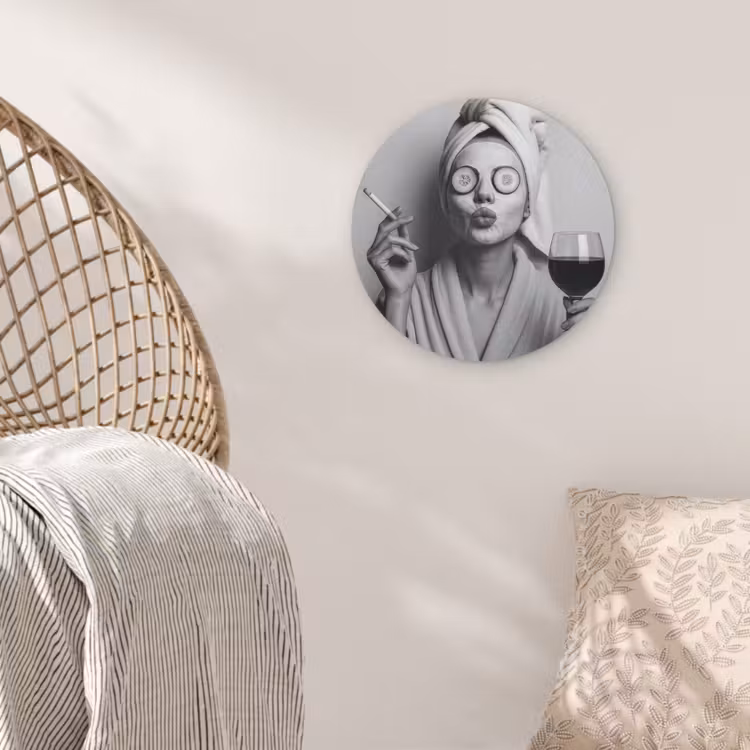 Vrouw - Masker - Wijn - Sigaret Wandcirkel plexiglas klein -sfeer5