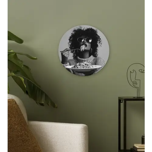 Vrouw - Pasta - Zwart - Wit Wandcirkel plexiglas klein -sfeer3