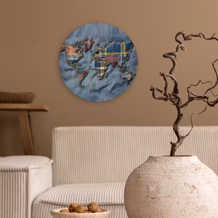 Wereldkaart - Denim - Textiel Wandcirkel plexiglas klein -sfeer1