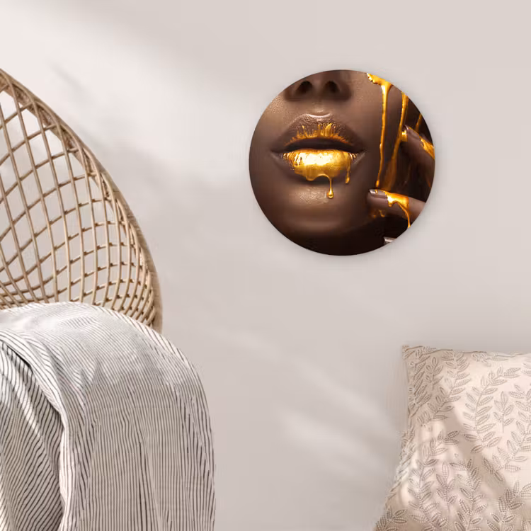Goud - Vrouw - Verf - Lippen - Luxe Wandcirkel kunststof plaat 5mm dik klein -sfeer5