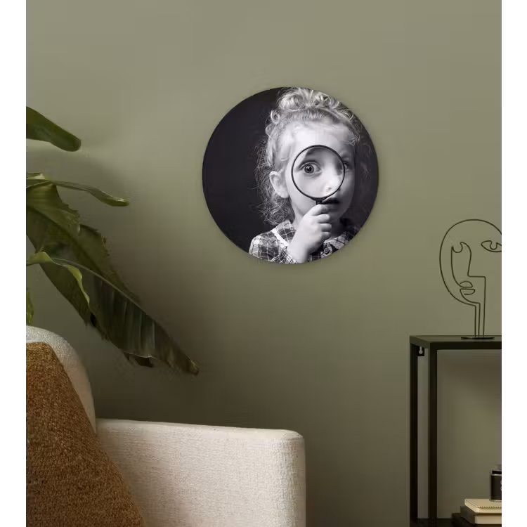 Kind - Vergrootglas - Portret - Zwart-wit Wandcirkel kunststof plaat 5mm dik klein -sfeer3