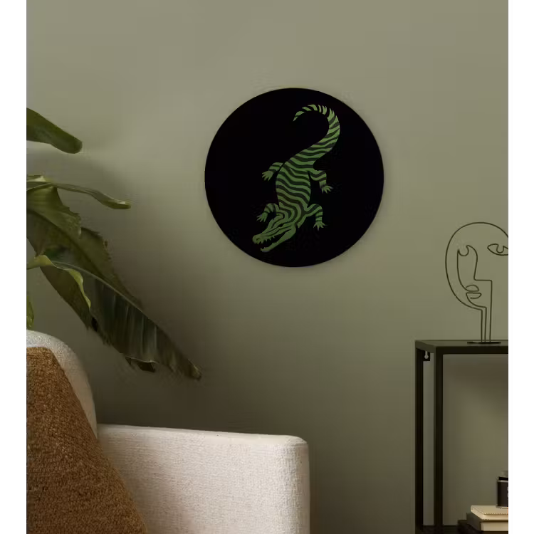 Krokodil - Groen - Tijgerachtig - Strepen Wandcirkel kunststof plaat 5mm dik klein -sfeer3