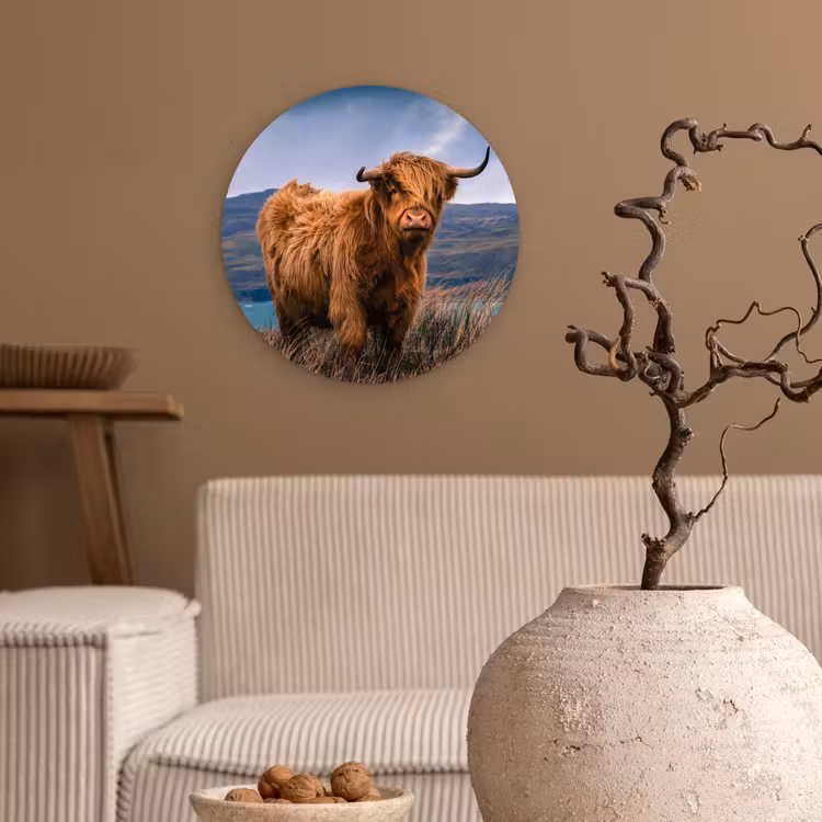 Schotse Hooglander - Berg - Water - Natuur - Koe Wandcirkel kunststof plaat 5mm dik klein -sfeer1