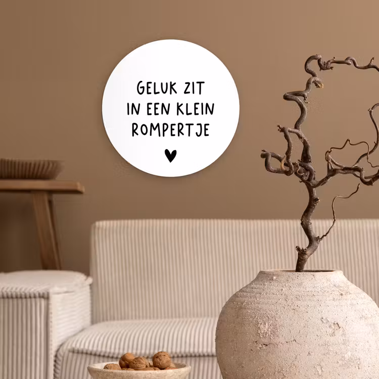 Spreuken - Quotes - Geluk zit in een klein rompertje Wandcirkel kunststof plaat 5mm dik klein -sfeer1