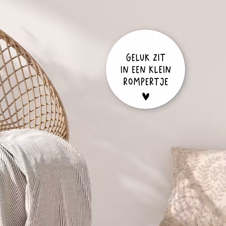 Spreuken - Quotes - Geluk zit in een klein rompertje Wandcirkel kunststof plaat 5mm dik klein -sfeer5
